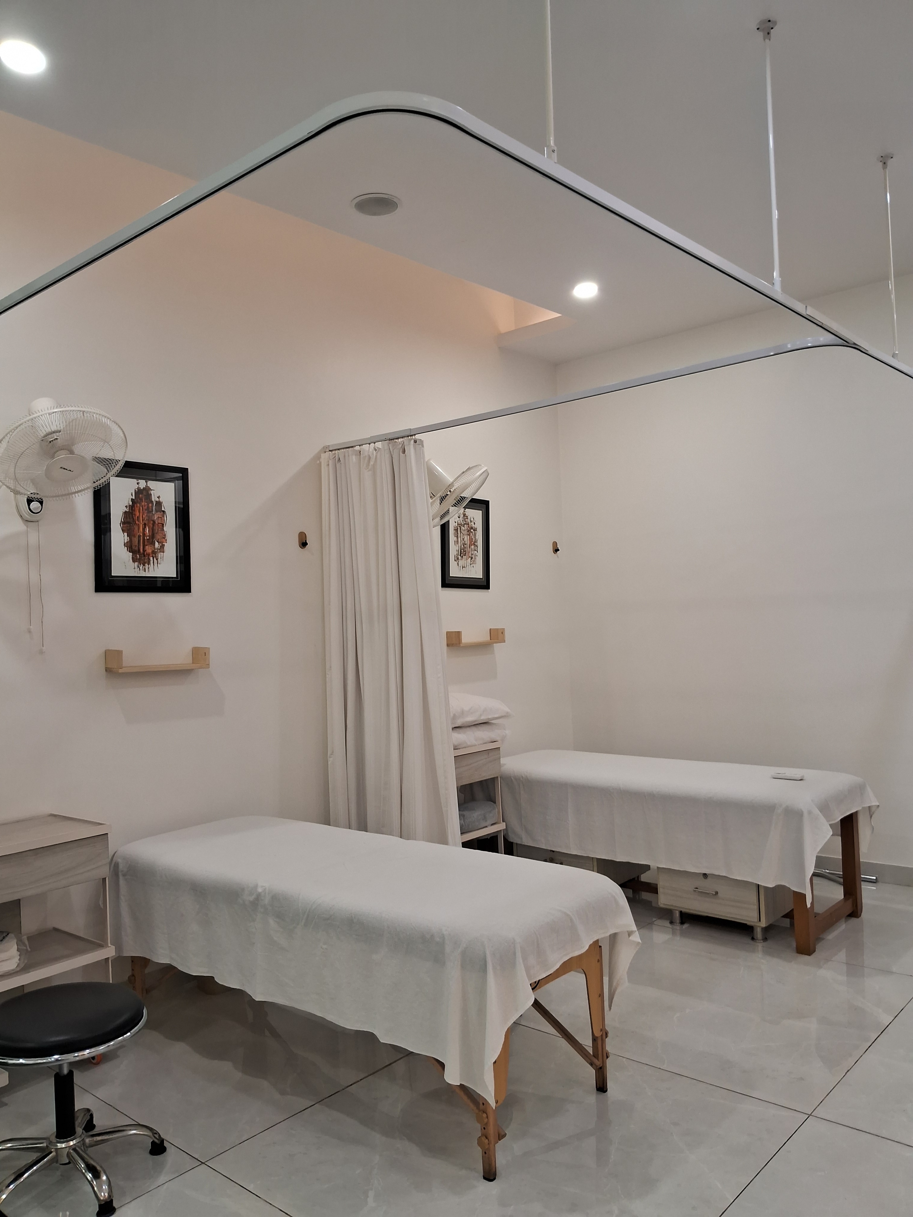Physiotherapy treatment room at Kynexa