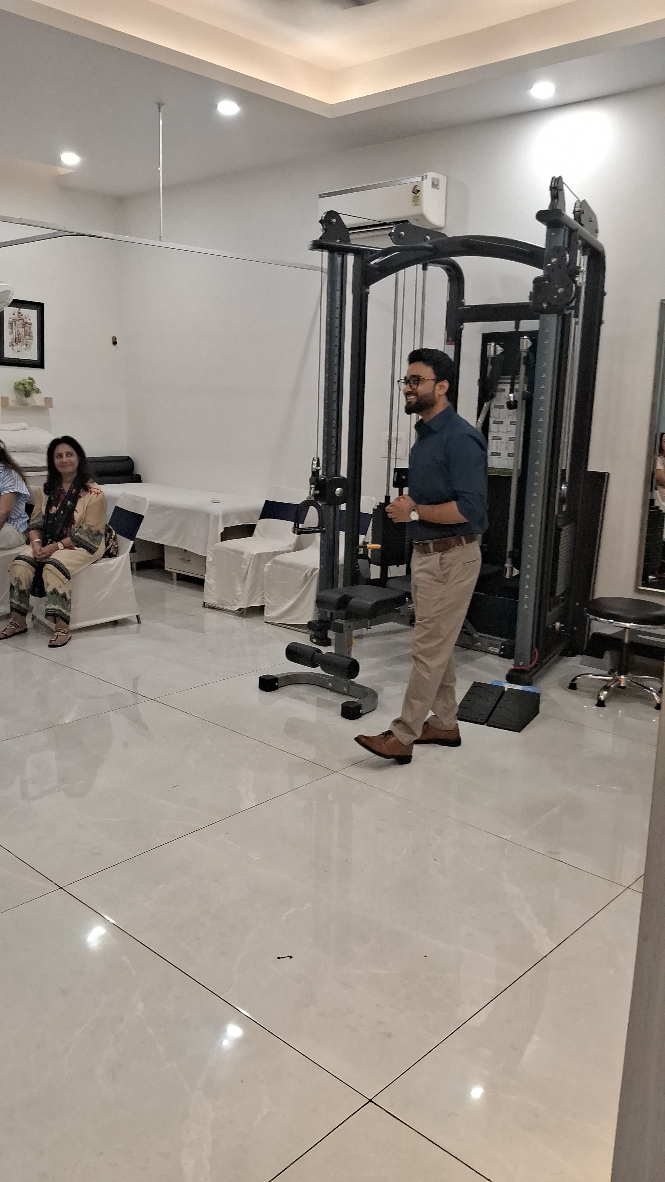 Dr. Pravesh Kumar at the Kynexa Physio clinic