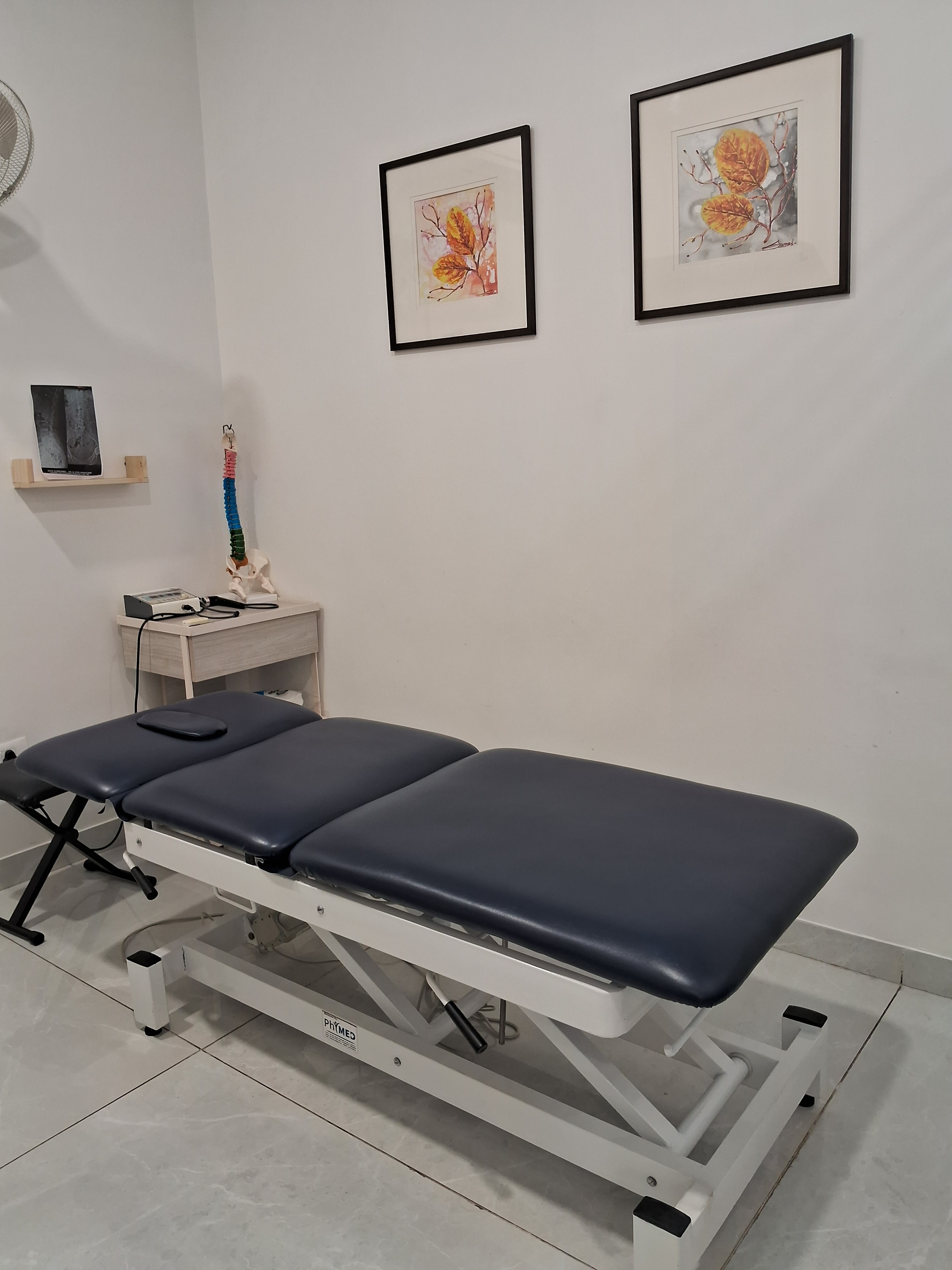 Manual therapy treatment table